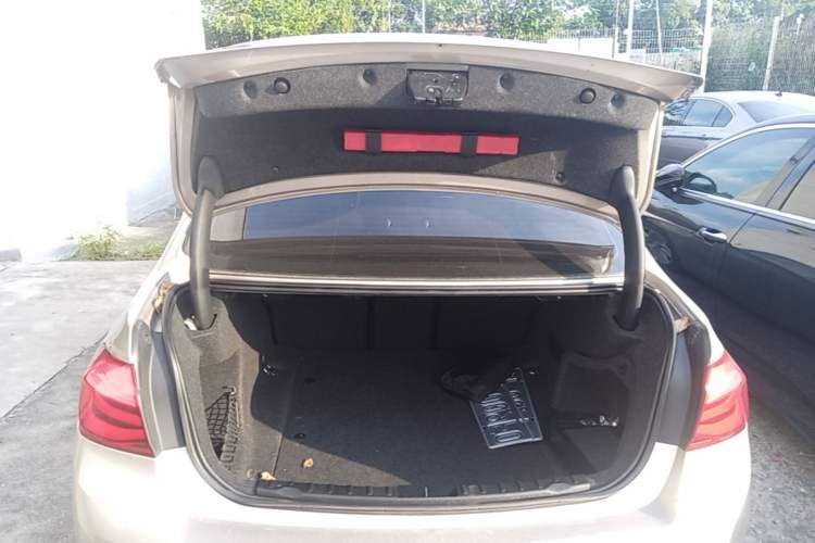 Used BMW 3 Series 2016 320Li Fashion Model Trunk