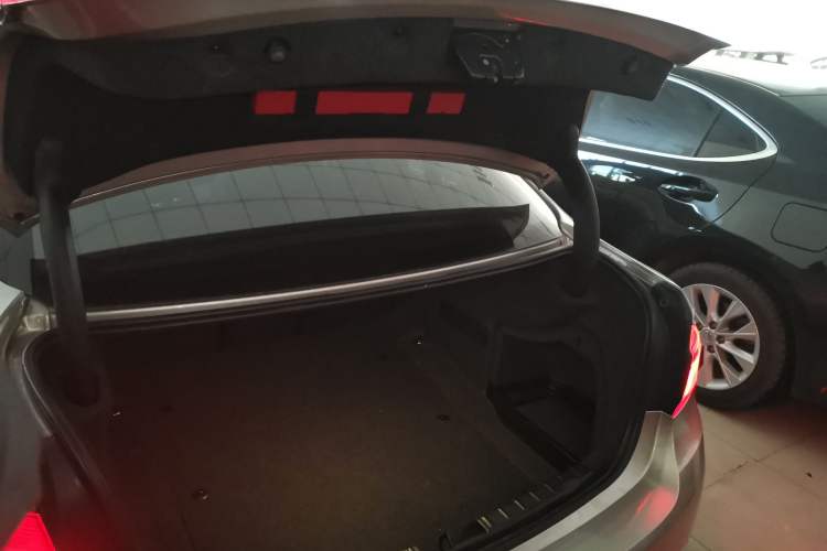 Used BMW 3 Series 2016 316Li Fashion Model Trunk