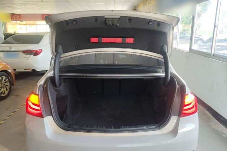 Used BMW 3 Series 2016 328Li Fashion Model Trunk