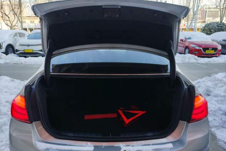 Used BMW 3 Series 2016 320Li Luxury Design Package Trunk