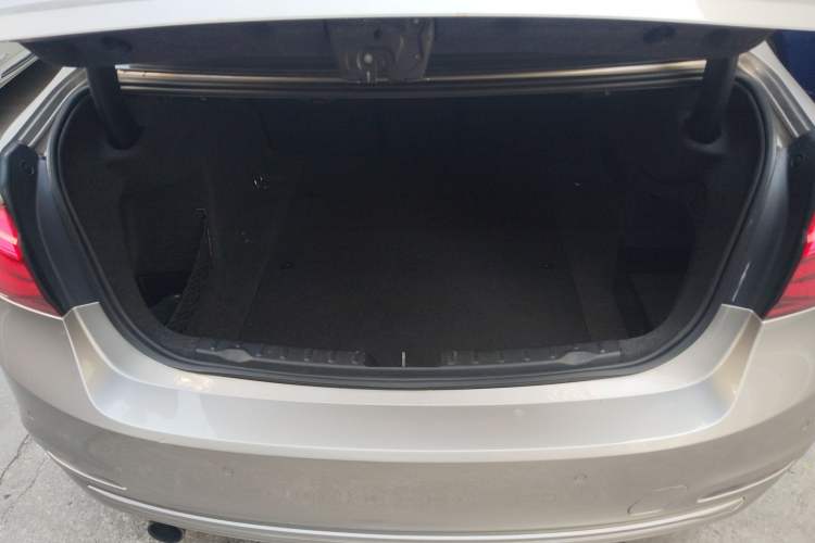 Used BMW 3 Series 2016 320i Fashion Model Trunk