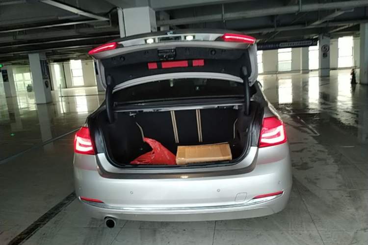 Used BMW 3 Series 2016 320Li Ambition Model Trunk