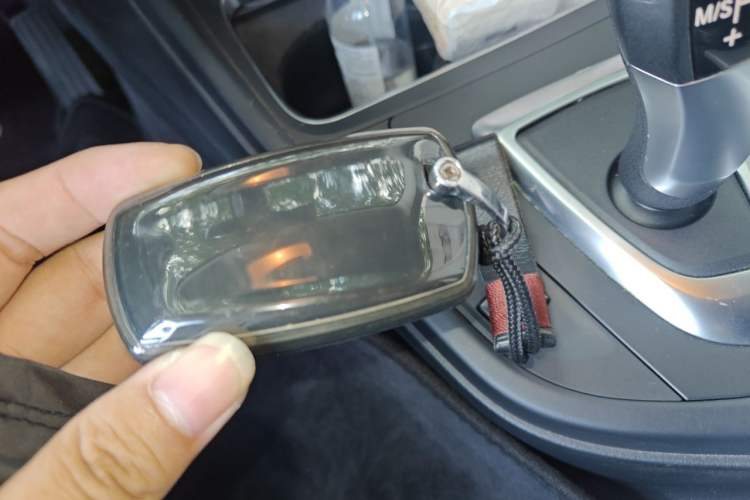 Used BMW 3 Series 2016 320i Fashion Model Vehicle Key