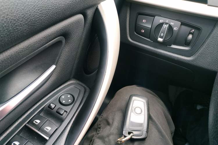 Used BMW 3 Series 2016 320i Fashion Model Vehicle Key