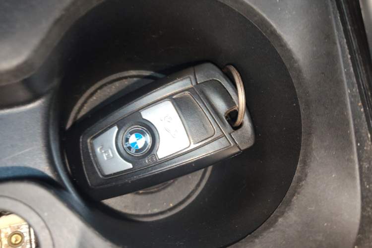 Used BMW 3 Series 2016 320i Fashion Model Vehicle Key