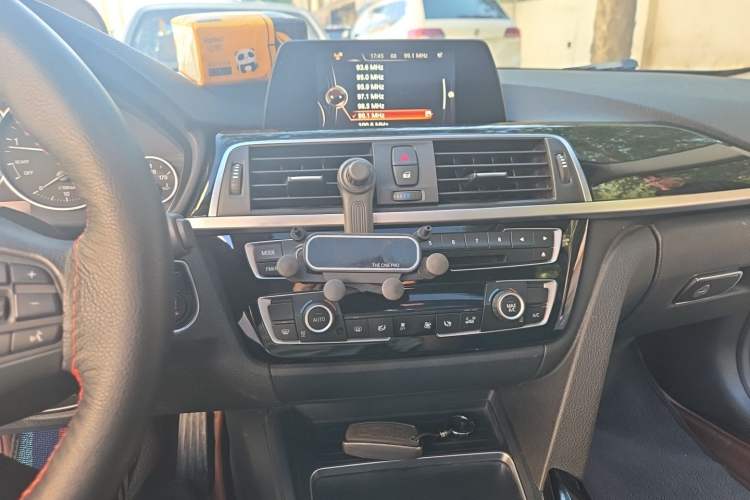 Used BMW 3 Series 2016 320i Fashion Model Audio And AC Panel
