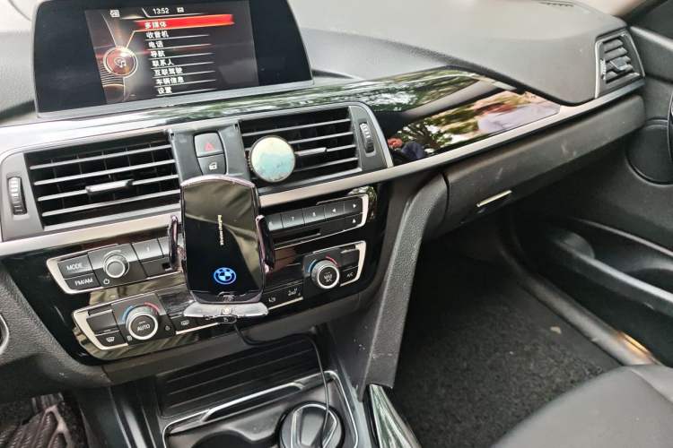 Used BMW 3 Series 2016 320Li Fashion Model Audio And AC Panel