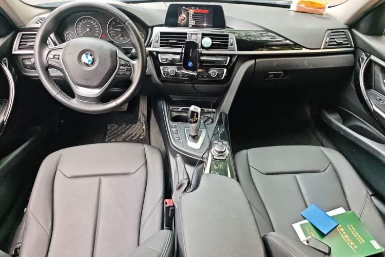 Used BMW 3 Series 2016 320Li Fashion Model Center Console