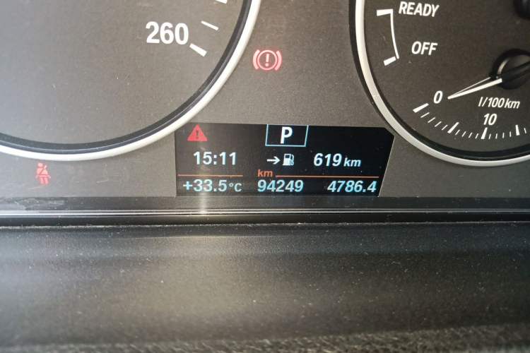 Used BMW 3 Series 2016 320Li Ambition Model Odometer Close Up