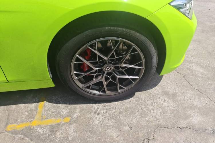 Used BMW 3 Series 2016 320Li Fashion Model Right Front Wheel Hub