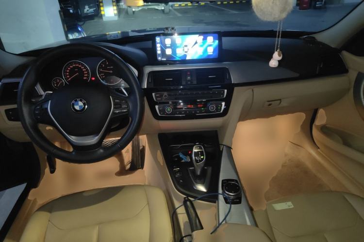 Used BMW 3 Series 2016 328Li Fashion Model Center Console