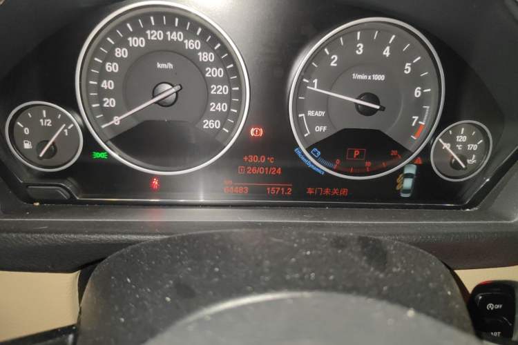 Used BMW 3 Series 2016 328Li Fashion Model Odometer Close Up