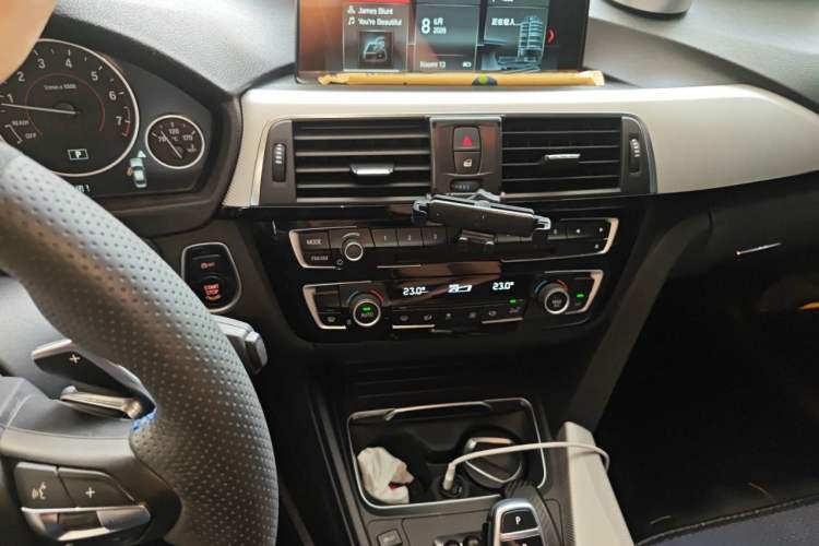 Used BMW 3 Series 2016 320i M Sport Audio And AC Panel
