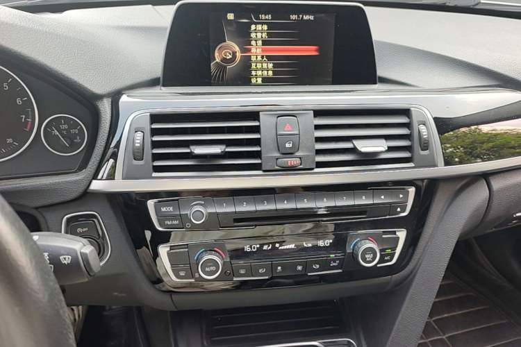 Used BMW 3 Series 2016 320Li Fashion Model Audio And AC Panel