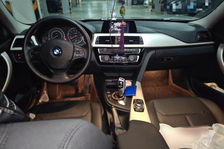 Used BMW 3 Series 2016 320Li Fashion Model Center Console