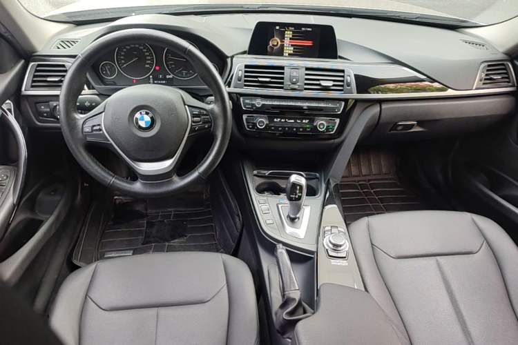 Used BMW 3 Series 2016 320Li Fashion Model Center Console