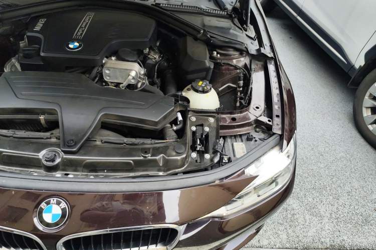 Used BMW 3 Series 2016 320Li Fashion Model Engine Bay Left