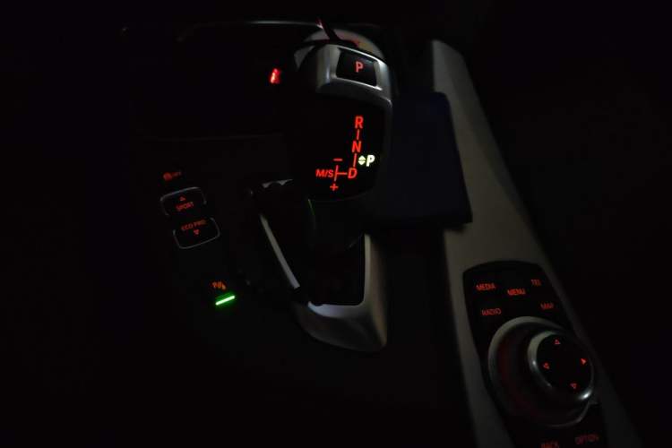 Used BMW 3 Series 2016 320Li Fashion Model Gear Lever
