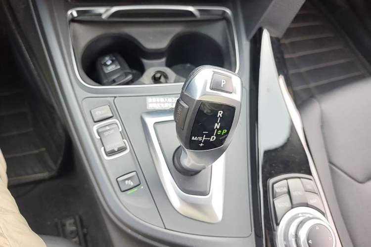 Used BMW 3 Series 2016 320Li Fashion Model Gear Lever