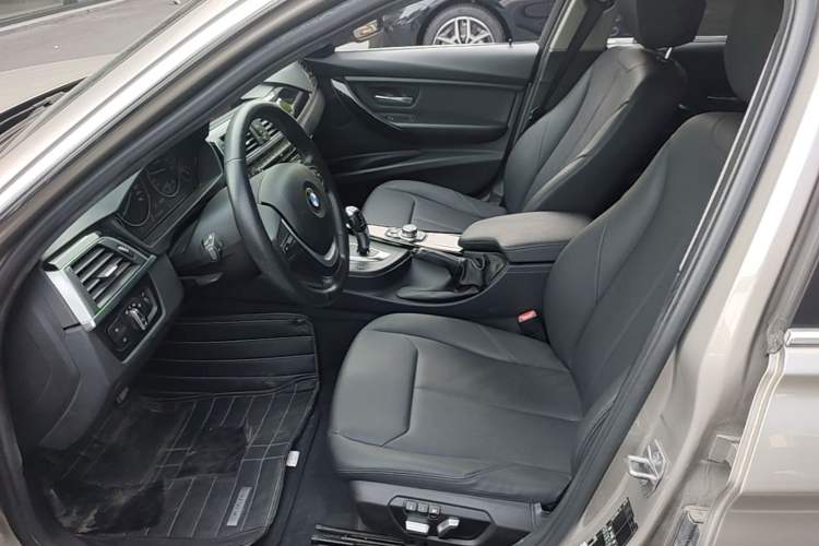 Used BMW 3 Series 2016 320Li Fashion Model Left Front Seat