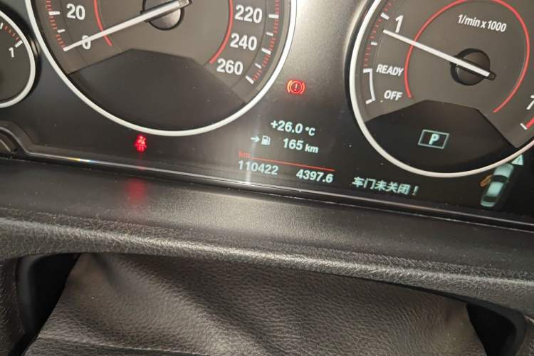 Used BMW 3 Series 2016 320i M Sport Odometer Close Up