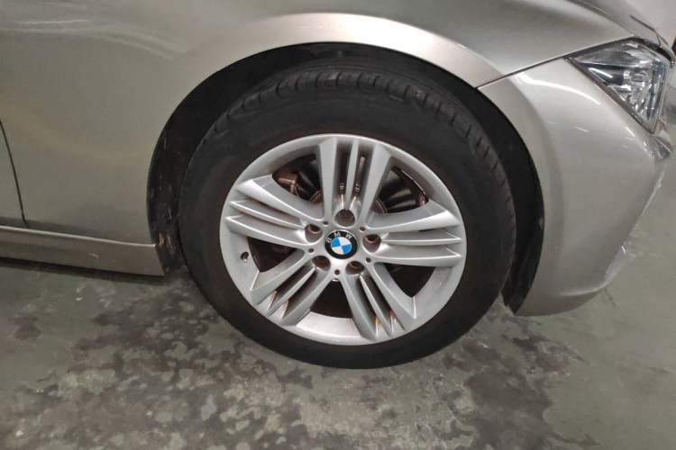 Used BMW 3 Series 2016 320Li Fashion Model Right Front Wheel Hub