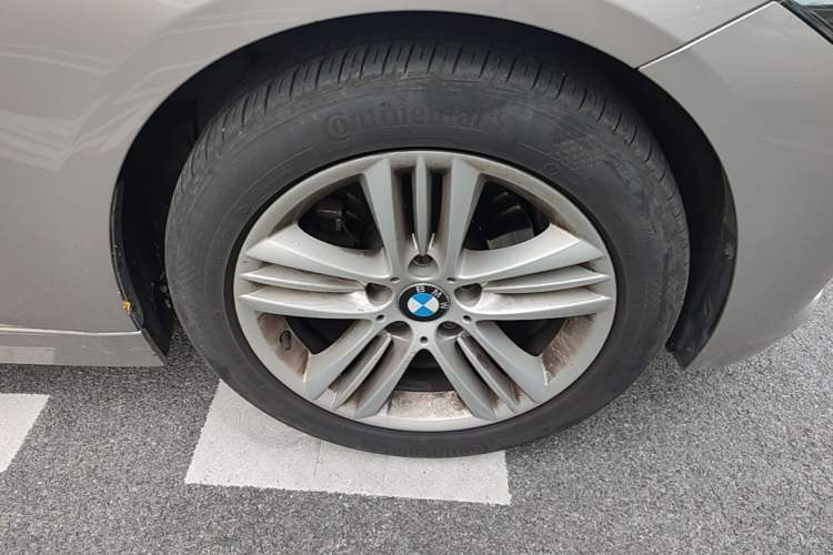 Used BMW 3 Series 2016 320Li Fashion Model Right Front Wheel Hub