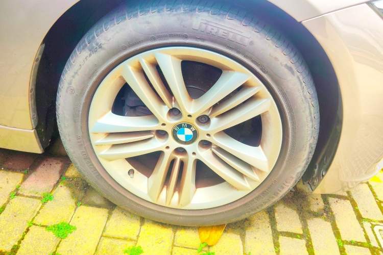 Used BMW 3 Series 2016 320Li Fashion Model Right Front Wheel Hub