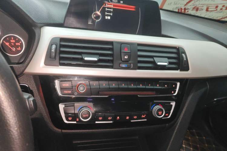 Used BMW 3 Series 2016 320Li Fashion Model Audio And AC Panel