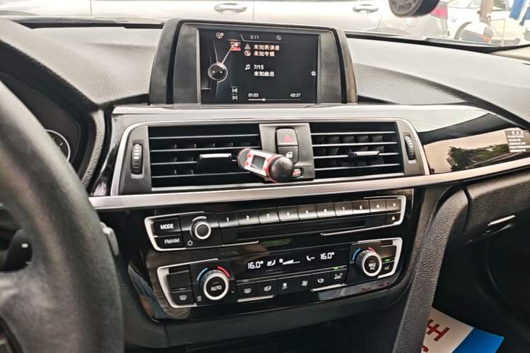 Used BMW 3 Series 2016 316Li Fashion Model Audio And AC Panel