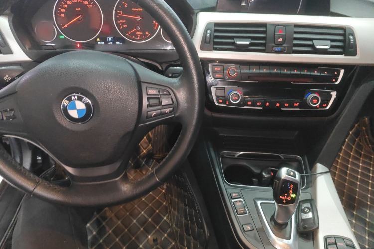 Used BMW 3 Series 2016 320Li Fashion Model Center Console