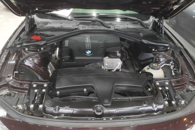 Used BMW 3 Series 2016 320Li Fashion Model Engine Bay