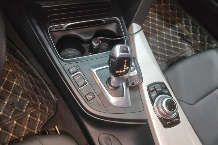 Used BMW 3 Series 2016 320Li Fashion Model Gear Lever