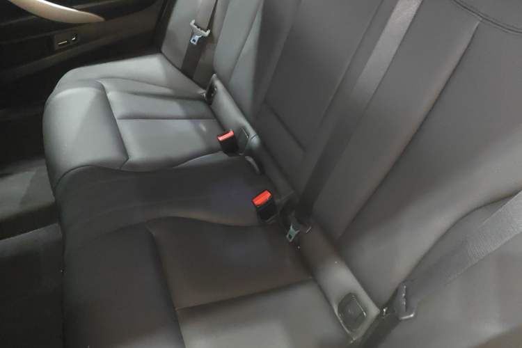 Used BMW 3 Series 2016 320Li Fashion Model Left Rear Seat