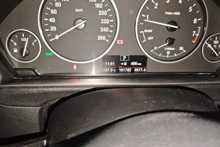 Used BMW 3 Series 2016 320Li Ambition Model Odometer Close Up