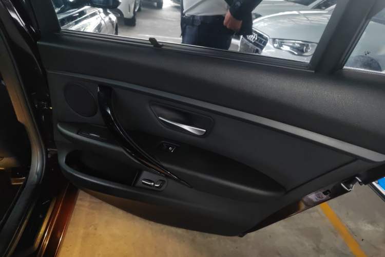 Used BMW 3 Series 2016 320Li Fashion Model Right Rear Door Interior