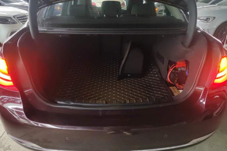 Used BMW 3 Series 2016 320Li Fashion Model Trunk