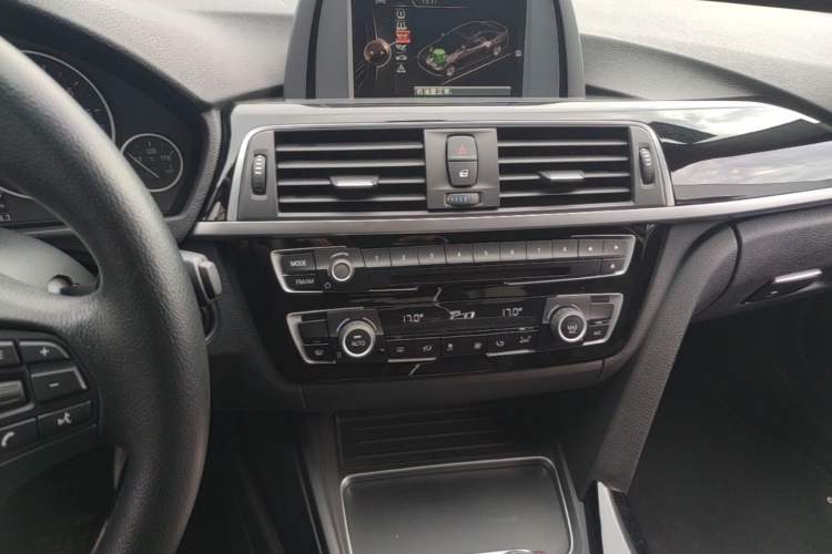 Used BMW 3 Series 2016 320Li Ambition Model Audio And AC Panel