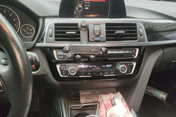 Used BMW 3 Series 2016 320i Fashion Model Audio And AC Panel