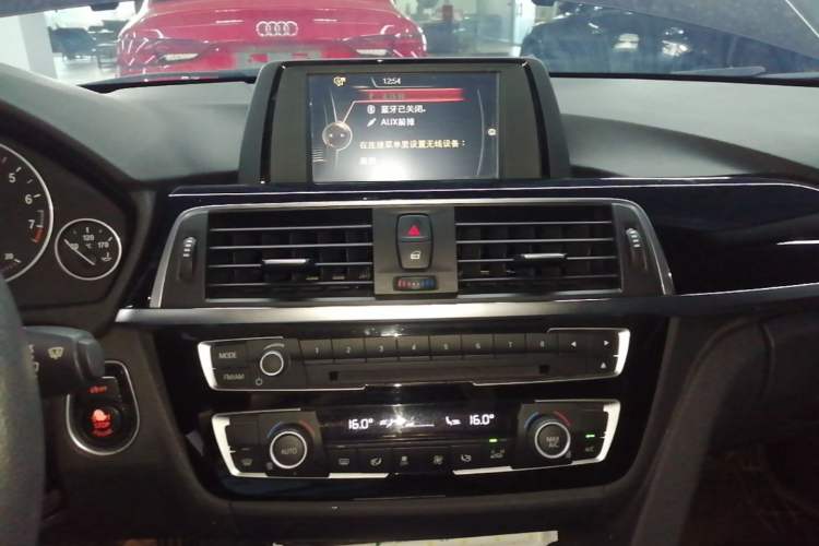 Used BMW 3 Series 2016 316Li Fashion Model Audio And AC Panel
