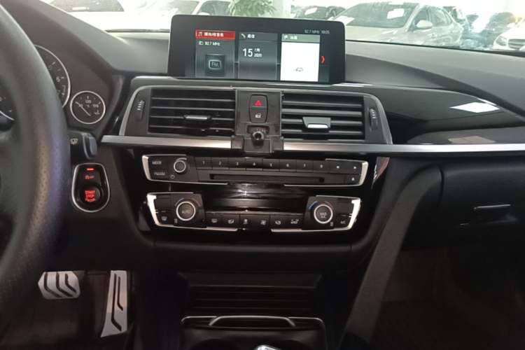 Used BMW 3 Series 2016 320Li Fashion Model Audio And AC Panel