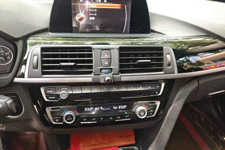 Used BMW 3 Series 2016 320Li Fashion Model Audio And AC Panel