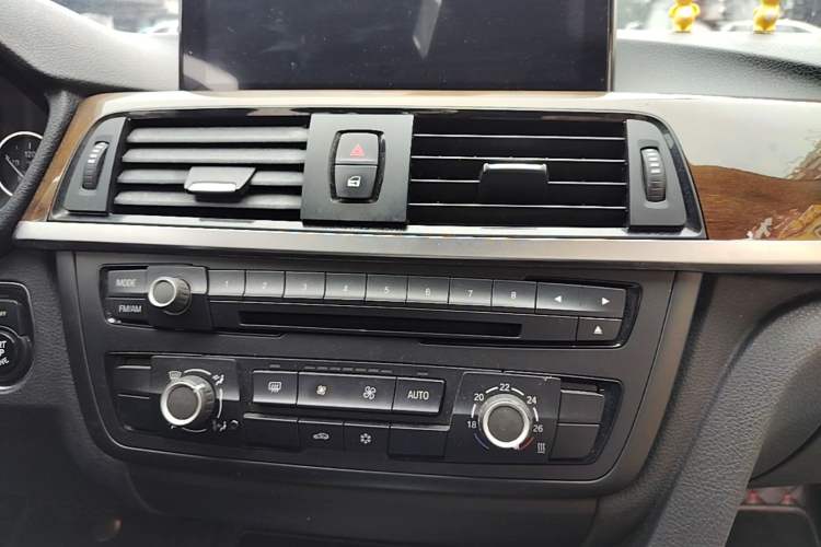 Used BMW 3 Series 2016 320Li Ambition Model Audio And AC Panel