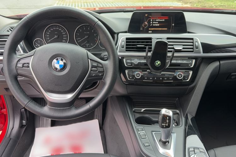 Used BMW 3 Series 2016 320i Fashion Model Center Console