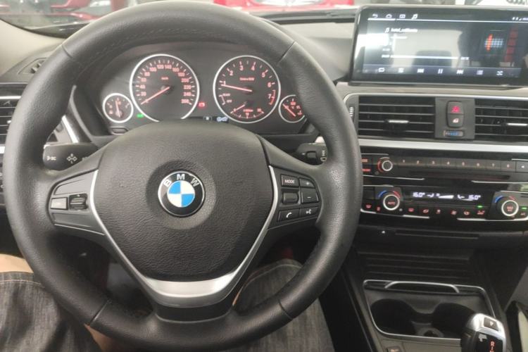 Used BMW 3 Series 2016 320Li Ambition Model Center Console