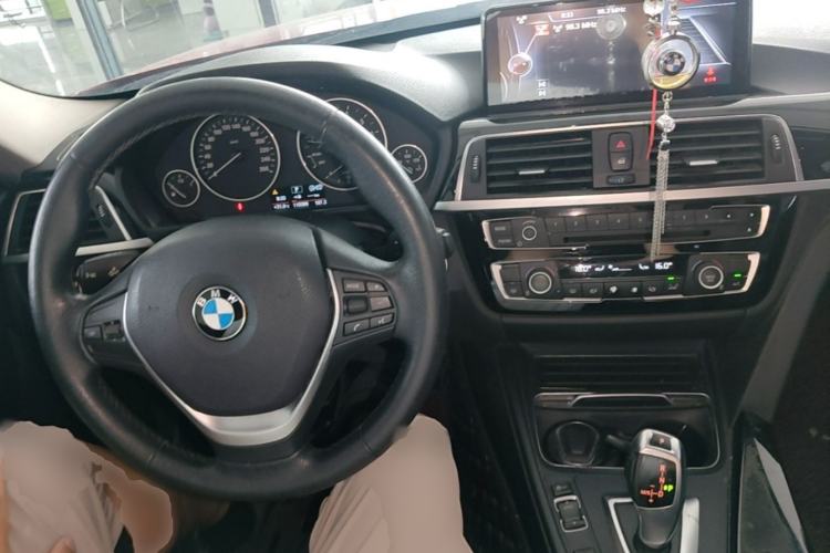 Used BMW 3 Series 2016 320Li Ambition Model Center Console