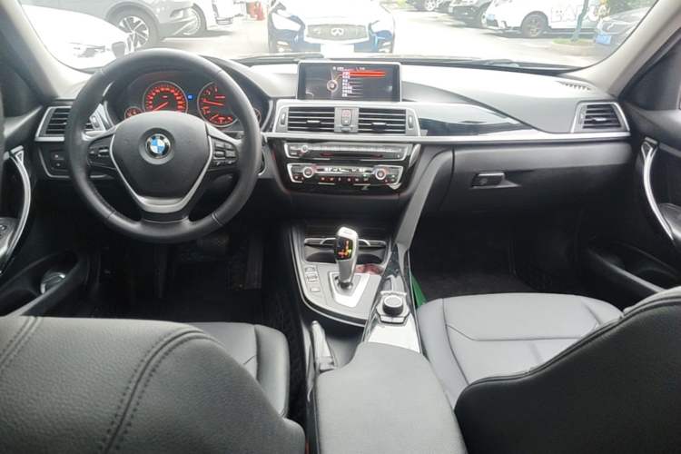Used BMW 3 Series 2016 320Li Ambition Model Center Console