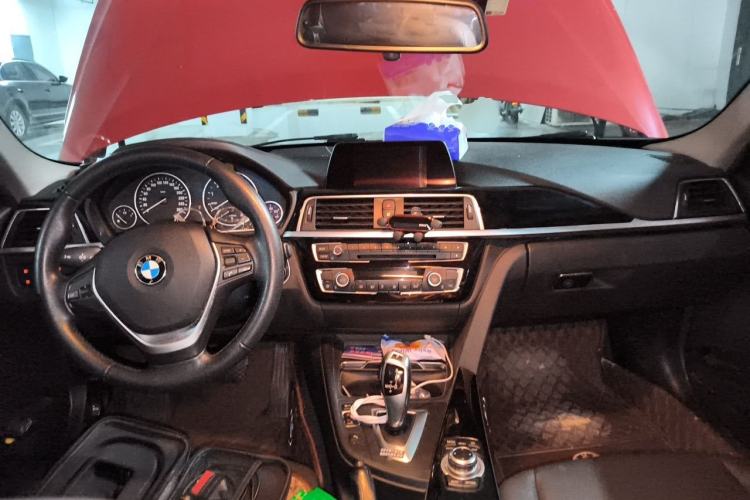 Used BMW 3 Series 2016 320i Fashion Model Center Console