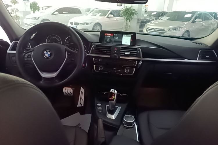 Used BMW 3 Series 2016 320Li Fashion Model Center Console