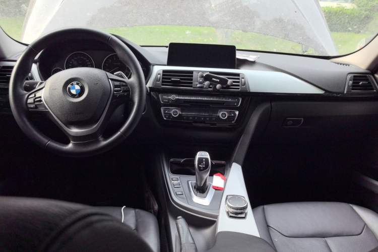 Used BMW 3 Series 2016 328Li Fashion Model Center Console